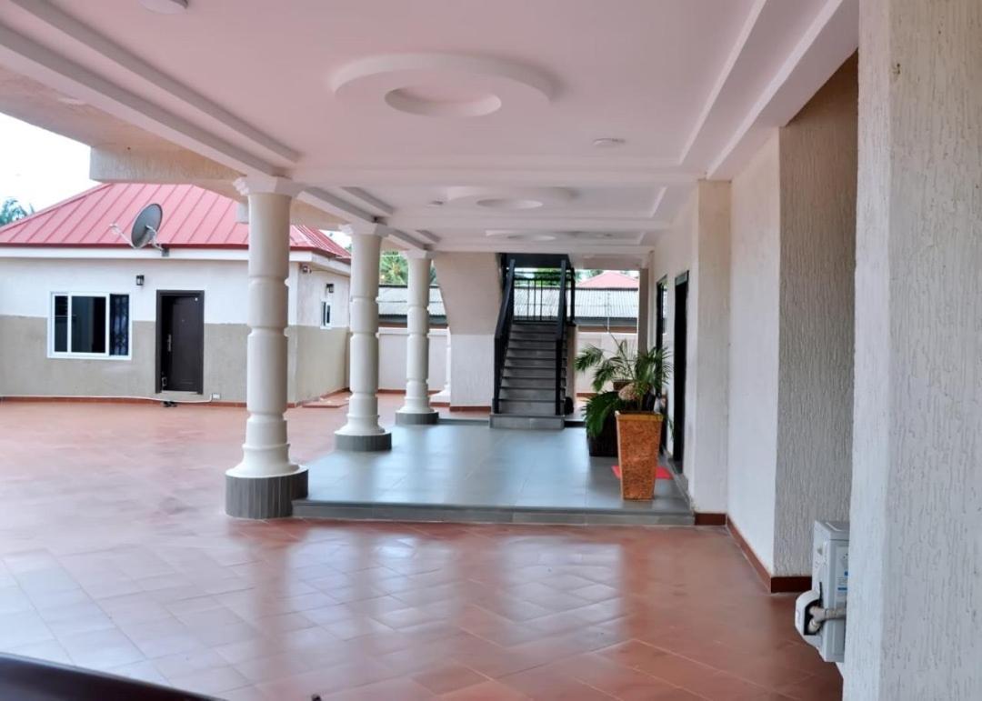 Queens Place Acra Exterior foto